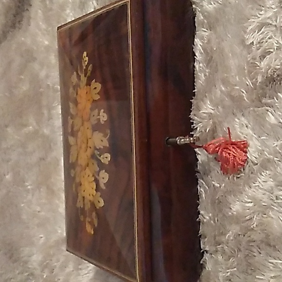 Reuge Italian Jewelry & Music Box - Picture 3 of 14